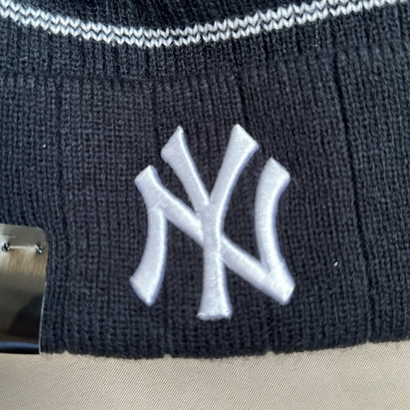 New Era New York Yankees Navy Blue Sport Knit Beanie Cap - Picture 8 of 8